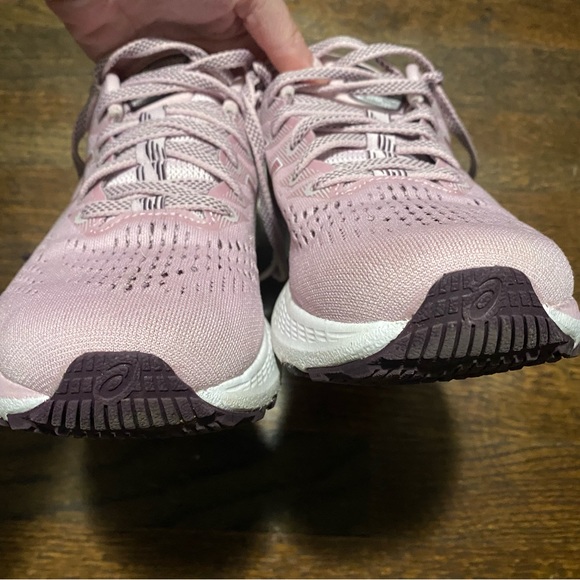 Size 8 like new asic running shows. Worn 3 times. - Picture 3 of 7